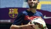 صور .. برشلونة يقدم أليكس فيدال للجماهير